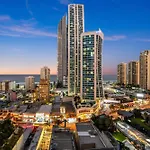 Surfers Paradise Retreat Stunning Views 2-Br Haven