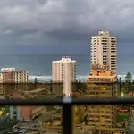Surfers Paradise Retreat Stunning Views 2-Br Haven