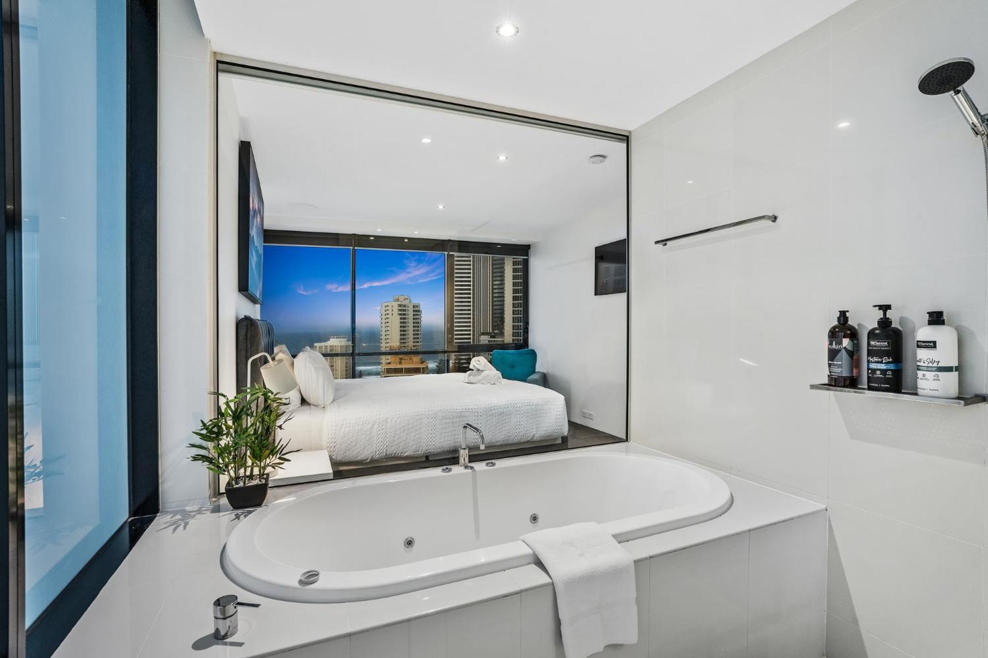 Apartment Surfers Paradise Retreat Stunning Views 2-br Haven *