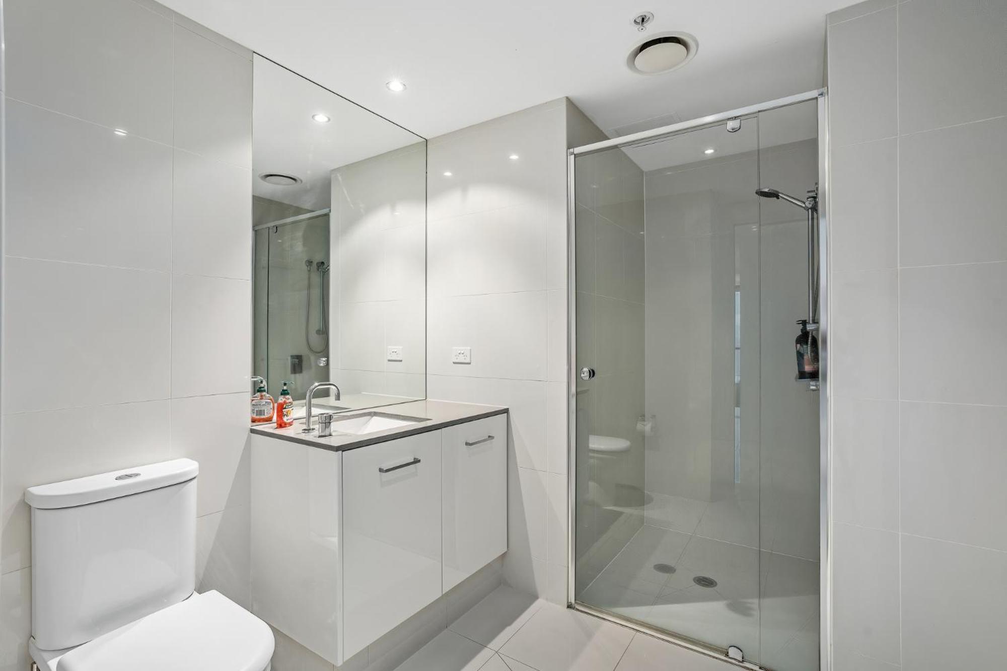 Apartment Surfers Paradise Retreat Stunning Views 2-br Haven