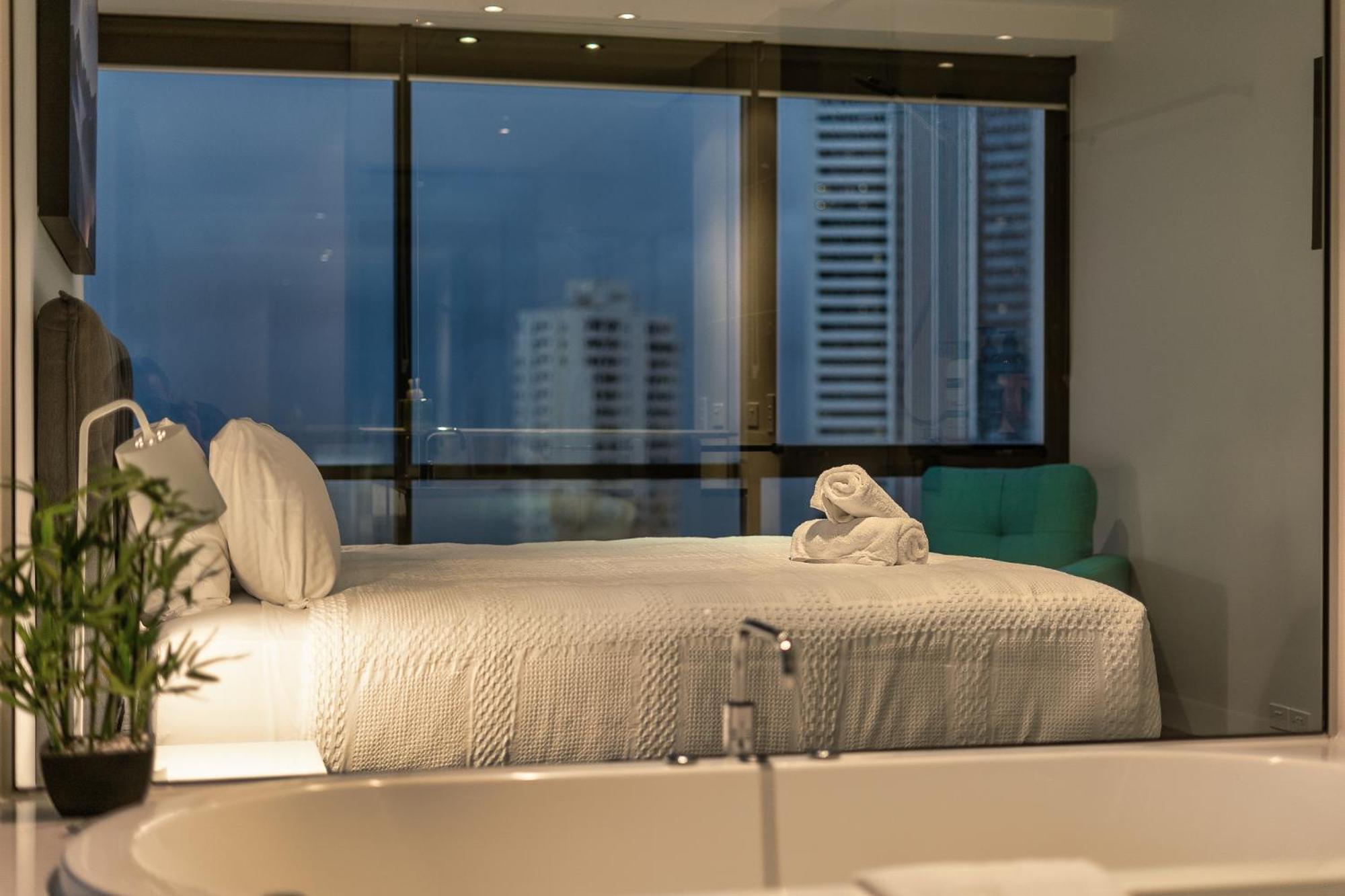 Surfers Paradise Retreat Stunning Views 2-br Haven Apartment *