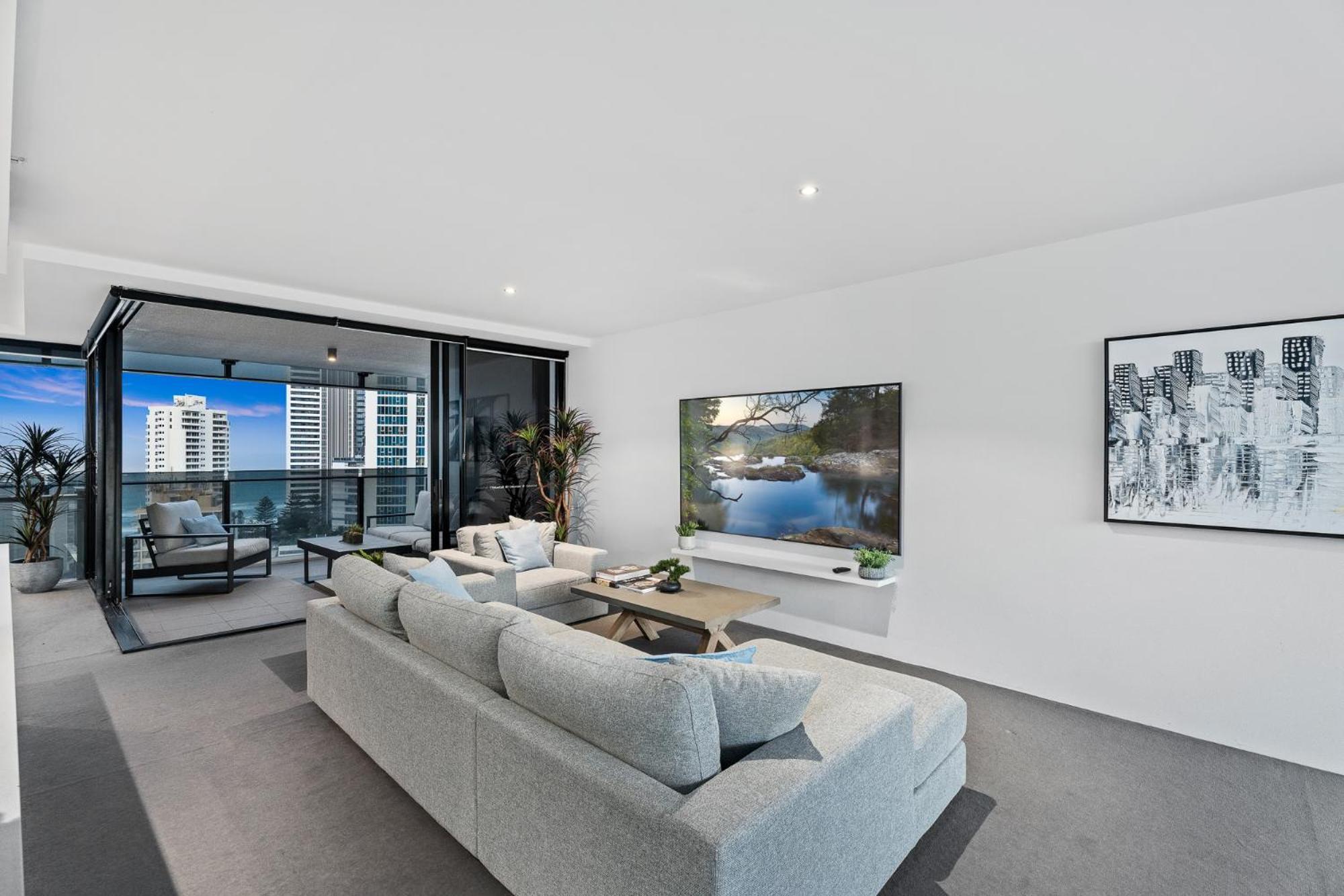 Apartment Surfers Paradise Retreat Stunning Views 2-br Haven