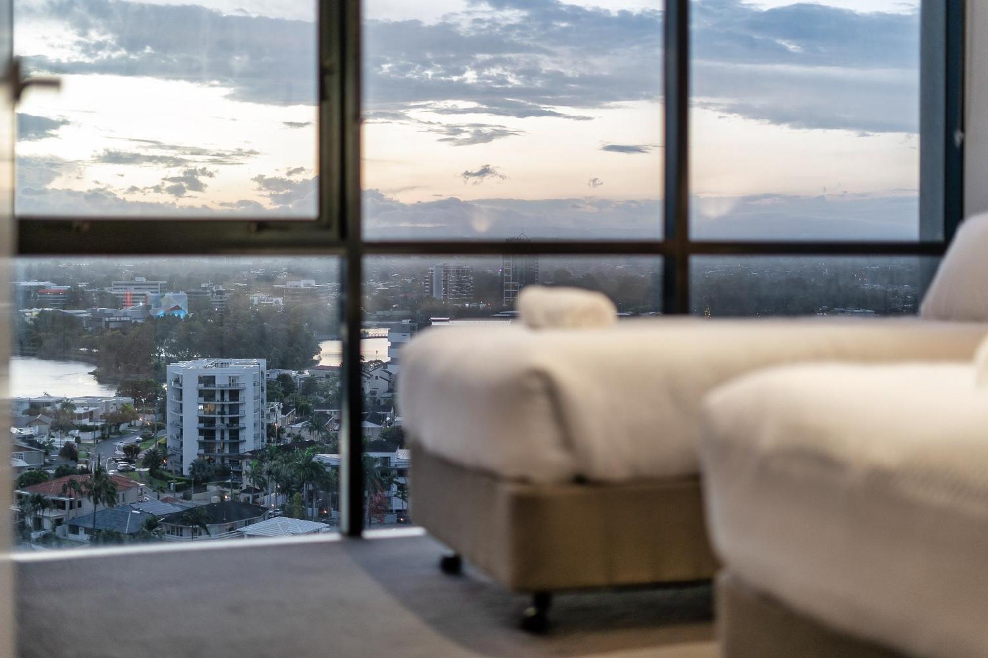 Surfers Paradise Retreat Stunning Views 2-br Haven Apartment *