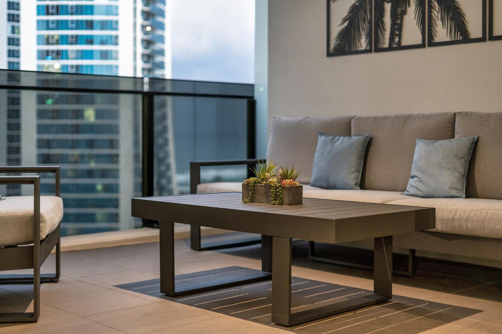 Apartment Surfers Paradise Retreat Stunning Views 2-br Haven